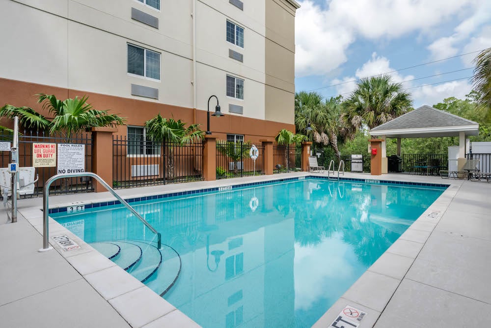 Candlewood Suites Fort Myers pool